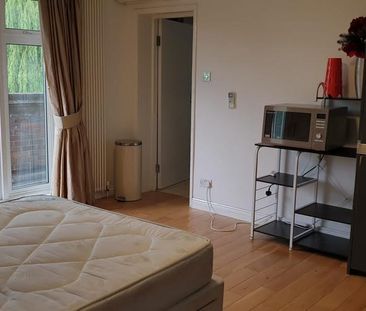 House share to rent - Photo 2