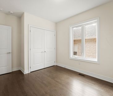 For Lease - 70 Carriage Shop Bend, East Gwillimbury, Ontario - Photo 2