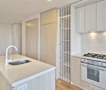 Generously Sized & Ultra Modern Apartment. - Photo 4