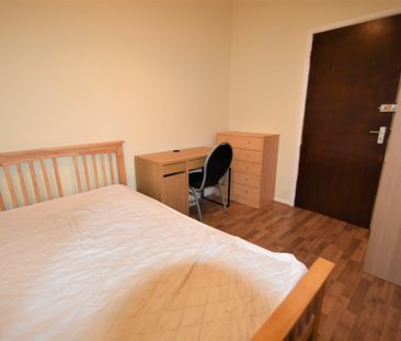 4 bedroom apartment to rent - Photo 2