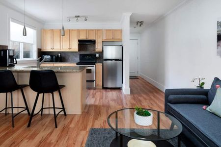 Edmonton Furnished Studio Rental in Oliver - Chic and Luxury studio suite in the heart of Oliver Downtown! - Photo 3