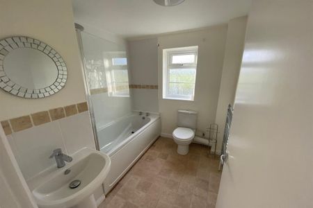 3 bedroom semi-detached house to rent - Photo 3
