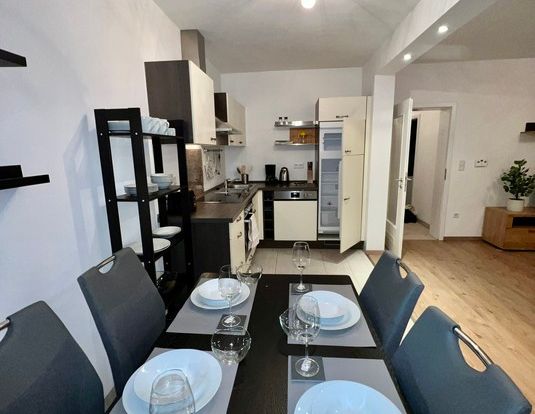 Moderne und hochwertig möblierte Altstadtwohnung mit Flair - Foto 1