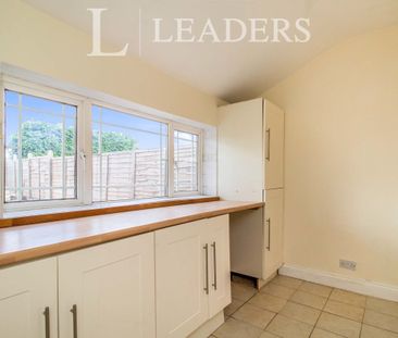 3 bedroom house to rent Maldon Road, Southend-on-Sea, SS2 - Photo 6