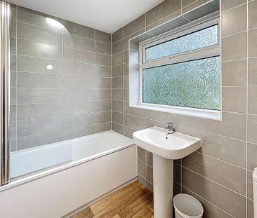 3 bedroom semi-detached house to rent - Photo 6
