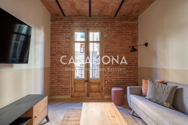 Recently Renovated 2 Bedroom Apartment in Poble Sec - Photo 1