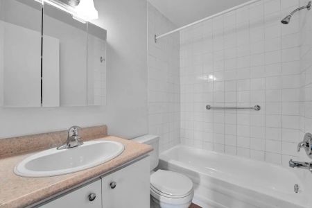 Place Charles-Albanel — 1 Bedroom - unit 415 - Photo 4