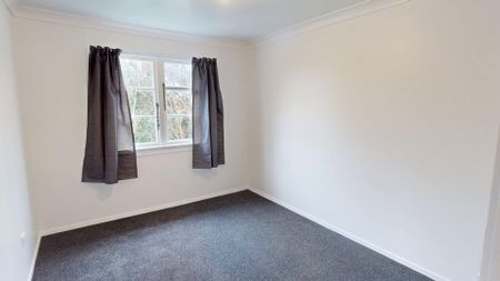 Roslyn - 3 Bedrooms - Photo 2