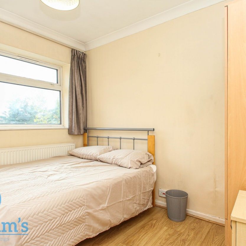 3 bed Flat for Rent - Photo 1