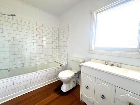 For Lease – 3 Bedroom Home with a Large double garage in Summerhill, TAS - Photo 5