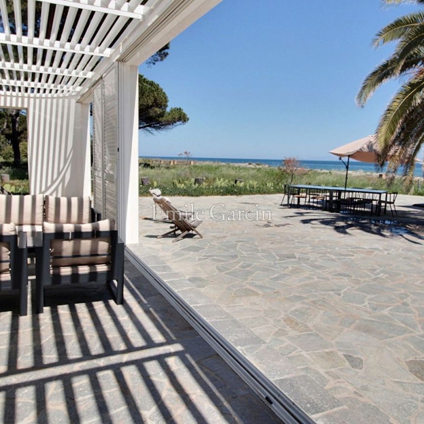 Villa à louer en Corse, pieds dans l'eau - Photo 1