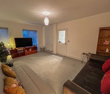 3 Bedroom House - Photo 4