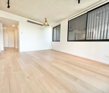 Superb Urban Living Moments To Train Station - Photo 1