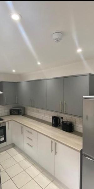 1 bedroom in a house share to rent - Photo 1