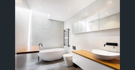 Architecturally Designed Luxury Residence in the Heart of Queens Park - Photo 4