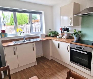 3 bedroom terraced house to rent - Photo 3