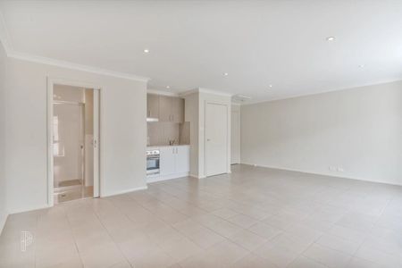 Cosy 1-Bedroom Studio in Gungahlin - Photo 4