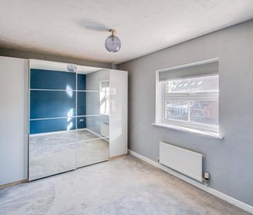 4 bedroom semi-detached house to rent - Photo 5