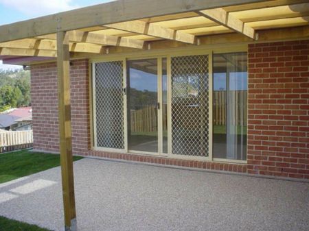 QUALITY 4 BEDROOM HOME IN ALEXANDER RIDGE ESTATE - Photo 5