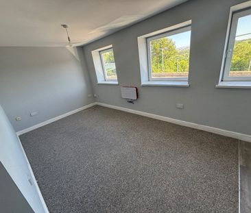 Neath Road, Plasmarl, SWANSEA - Photo 4