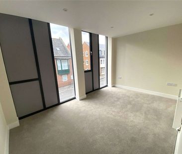 A delightful first floor, one bedroom apartment with outside space. - Photo 2
