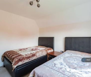 4 bedroom detached house to rent - Photo 4