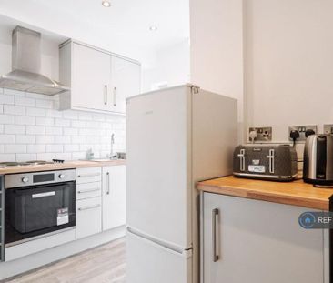 1 bedroom in a house share to rent - Photo 5