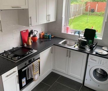 3 bedroom semi-detached house to rent - Photo 6