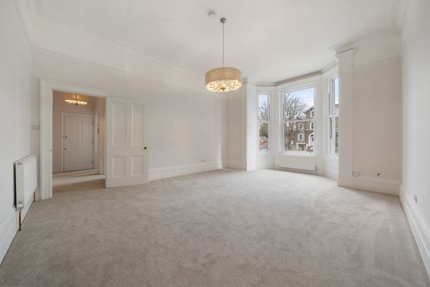 3 Bed Flat, Kidbrooke Park Road, SE3 - Photo 1