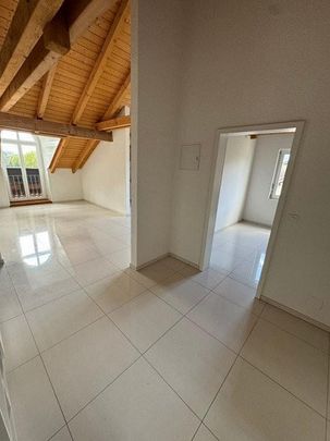 Schöne Dachwohnung! Ihr neues Zuhause im Zuchwil! - Photo 1
