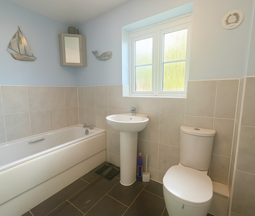 3 bedroom detached house to rent - Photo 3