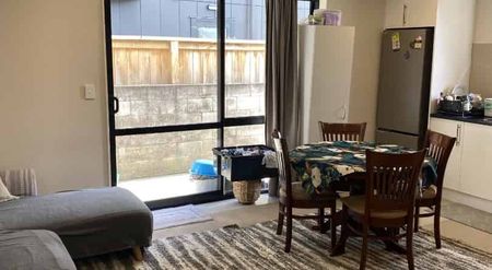 Immaculate Three Bedroom on Vesty - Photo 5