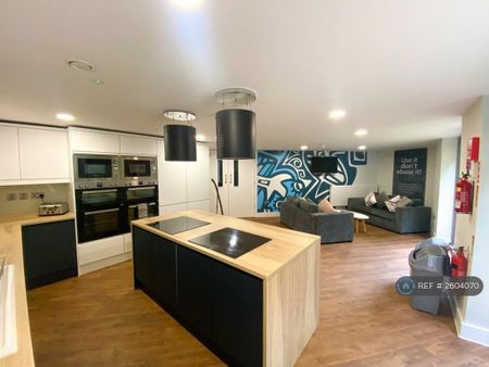 1 bedroom in a house share to rent - Photo 4