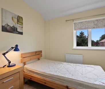 5 bedroom semi-detached house to rent - Photo 4