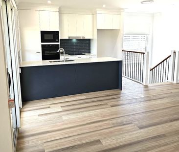 AVAIL 15/12/2025 - 3 BED 2BATH TOWNHOUSE - FULLY DUCTED AIR & A LAW... - Photo 1
