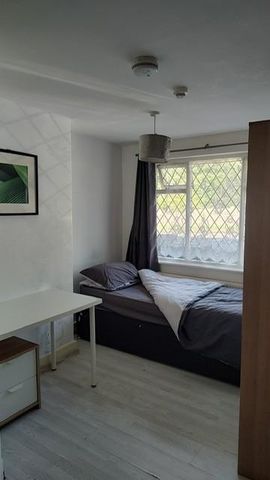 1 bedroom house of multiple occupation to rent - Photo 3