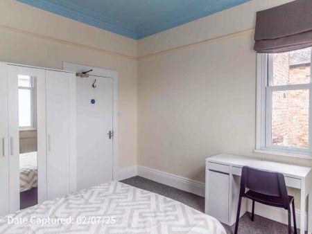 Room 2, 38 Heslington Road - Photo 2