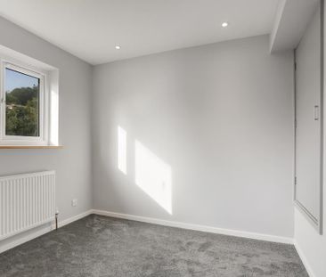 4 bedroom semi-detached house to rent - Photo 4