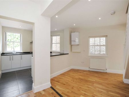 An attractive cottage, that has been renovated throughout and located in the heart of Rickmansworth. Available from 19th December and offered unfurnished. - Photo 4