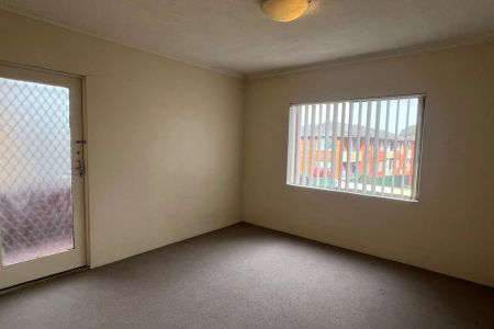 Conveniently Located One Bedroom Apartment - Photo 3