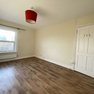 1 Bed Flat, Lower Addiscombe Road, CR0 - Photo 2