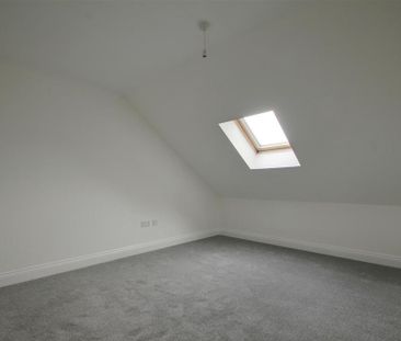 4 bedroom semi-detached house to rent - Photo 3