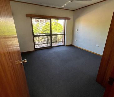 Townhouse In Perfect Location! - Photo 4