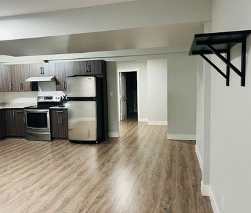 9082 144 Street, Surrey (Ground level suite) - Photo 3