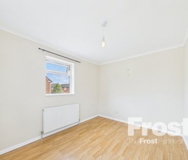 Kilross Road, Feltham, Middlesex,TW14 - Photo 3