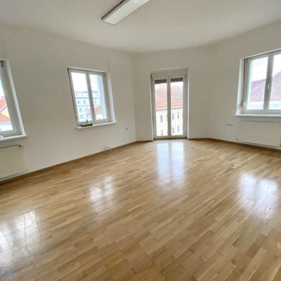 SEHR HELLE, NEU AUSGEMALTE 72m2-WOHNUNG MIT LIFT IN HAUPTBAHNHOFSNÄHE PROVISIONSFREI ZU MIETEN! - Photo 1