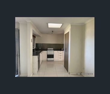 4 BEDROOM HOUSE IN GREAT LOCATION!!! - Photo 3