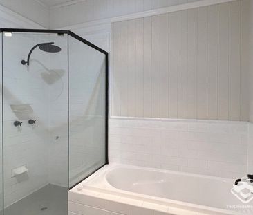Luxurious family home mins walk to Shopping centre and Indooroopill... - Photo 3