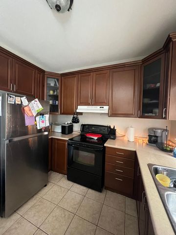 For Lease - 8 Lockport Way, Hamilton, Ontario - Photo 3