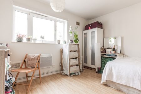 Brooks Court - Photo 4